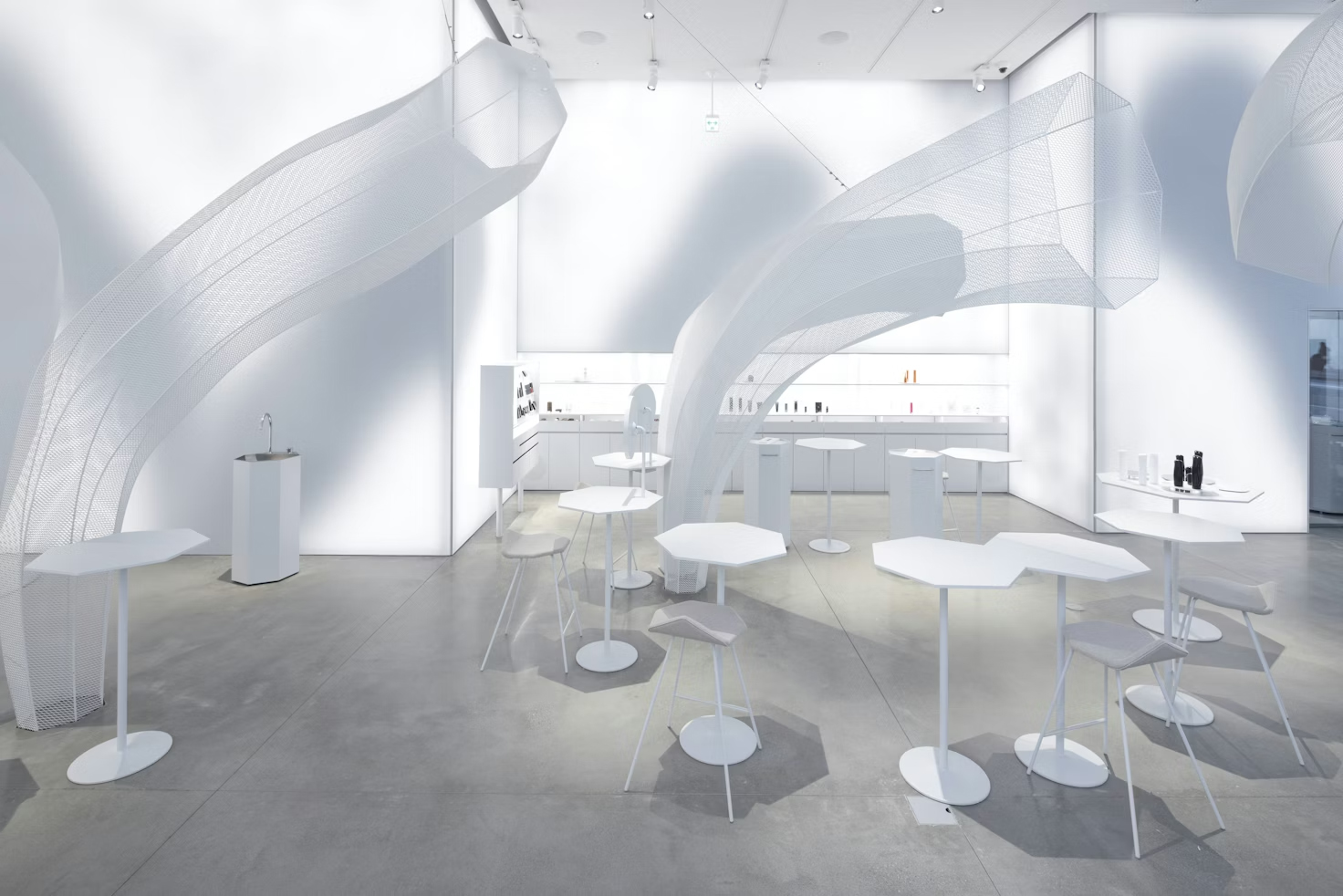 “Abstract Music” a sound installation by Keiichiro Shibuya, created for the renovation of POLA GINZA has been featured in WIRED.